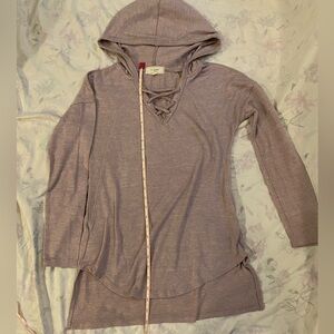 Mauve/lilac-coloured hooded long-sleeve shirt